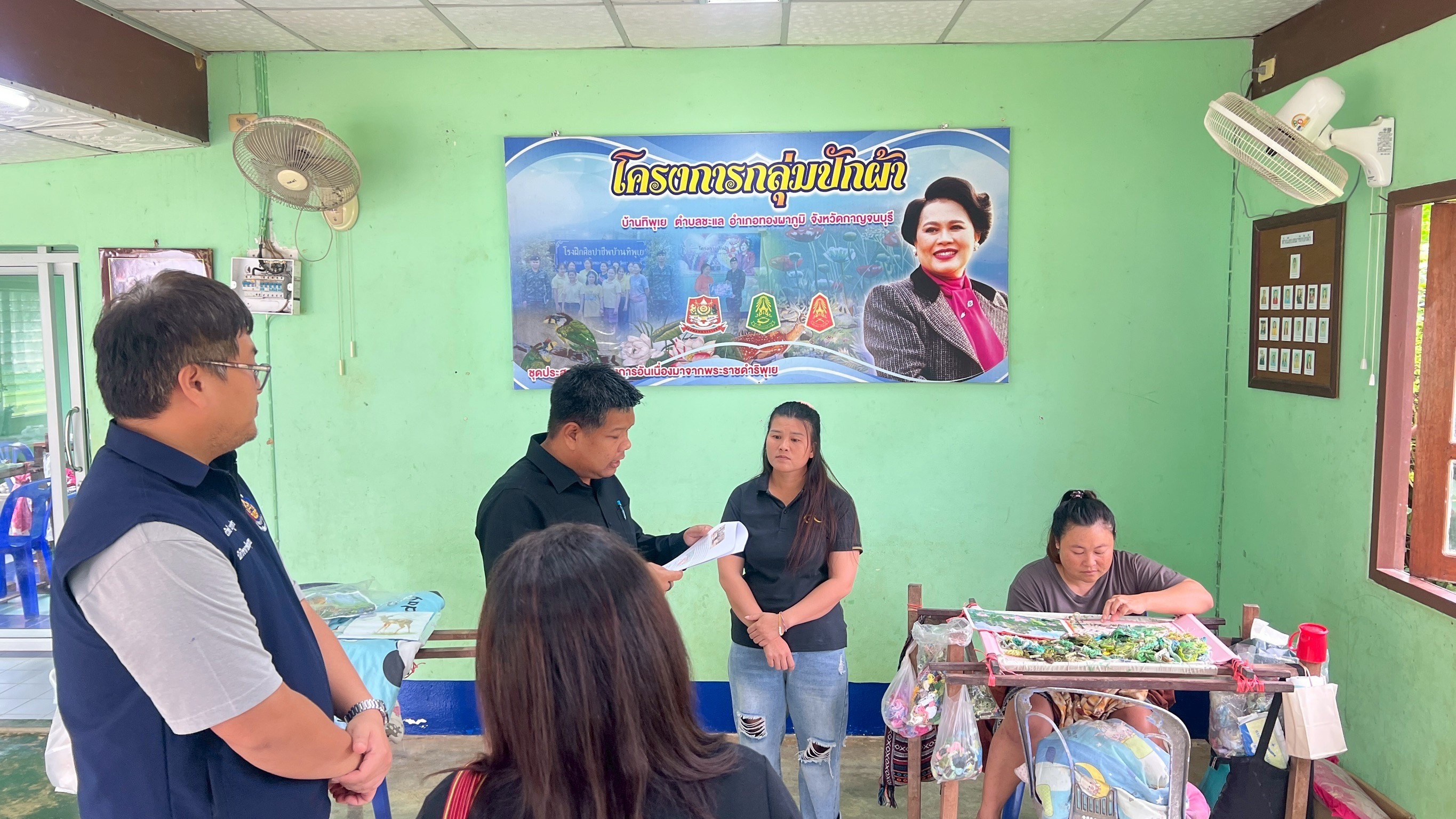 พช.ทองผาภูมิ ลงพื้นที่ติดตามการดำเนินงานโครงการอันเนื่องมาจากพระราชดำริ