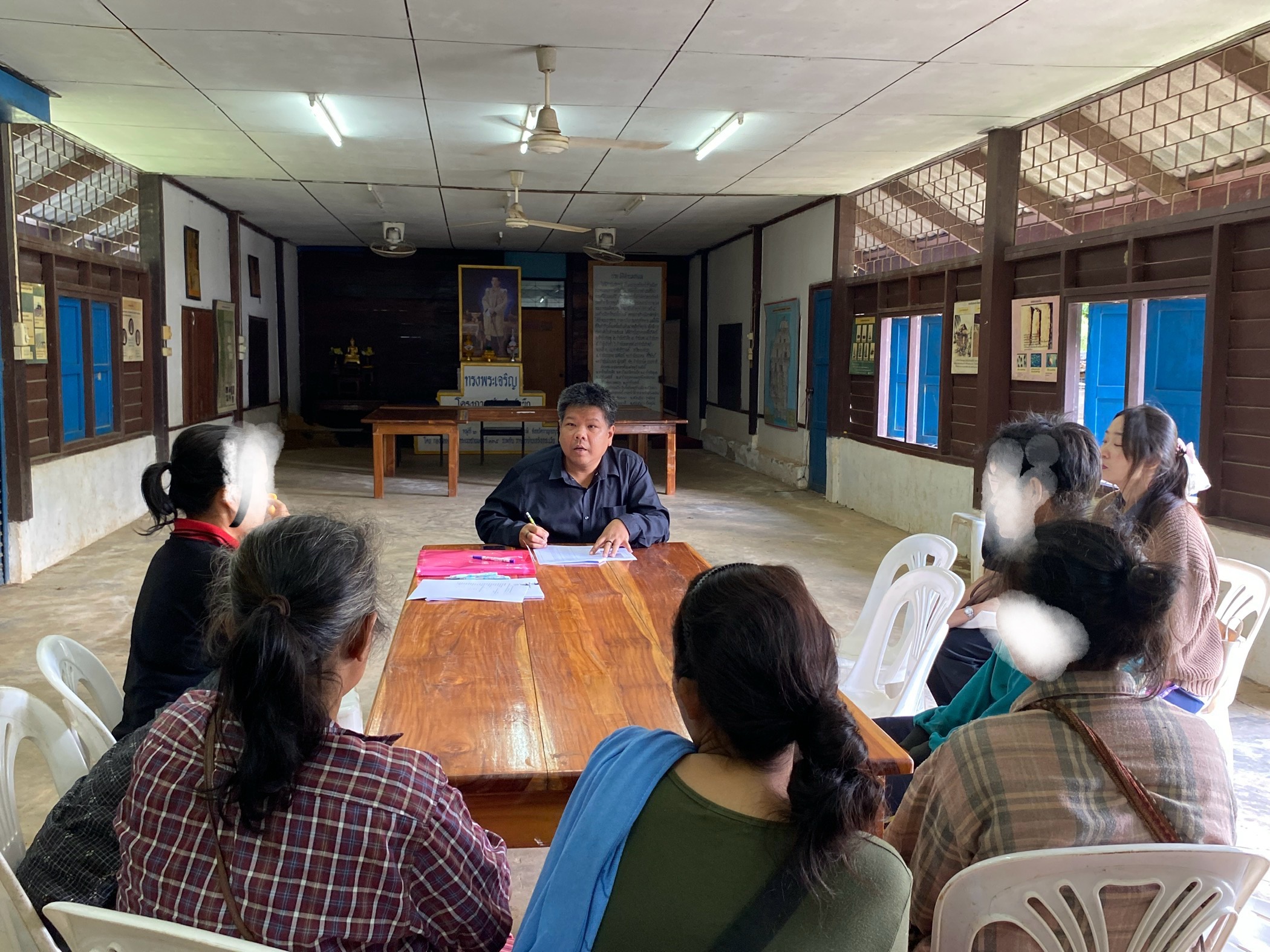 พช.ทองผาภูมิ เดินหน้าแก้ไขปัญหาลดหนี้โครงการแก้ไขปัญหาความยากจน (กข.คจ.) บ้านเกริงกระเวีย 