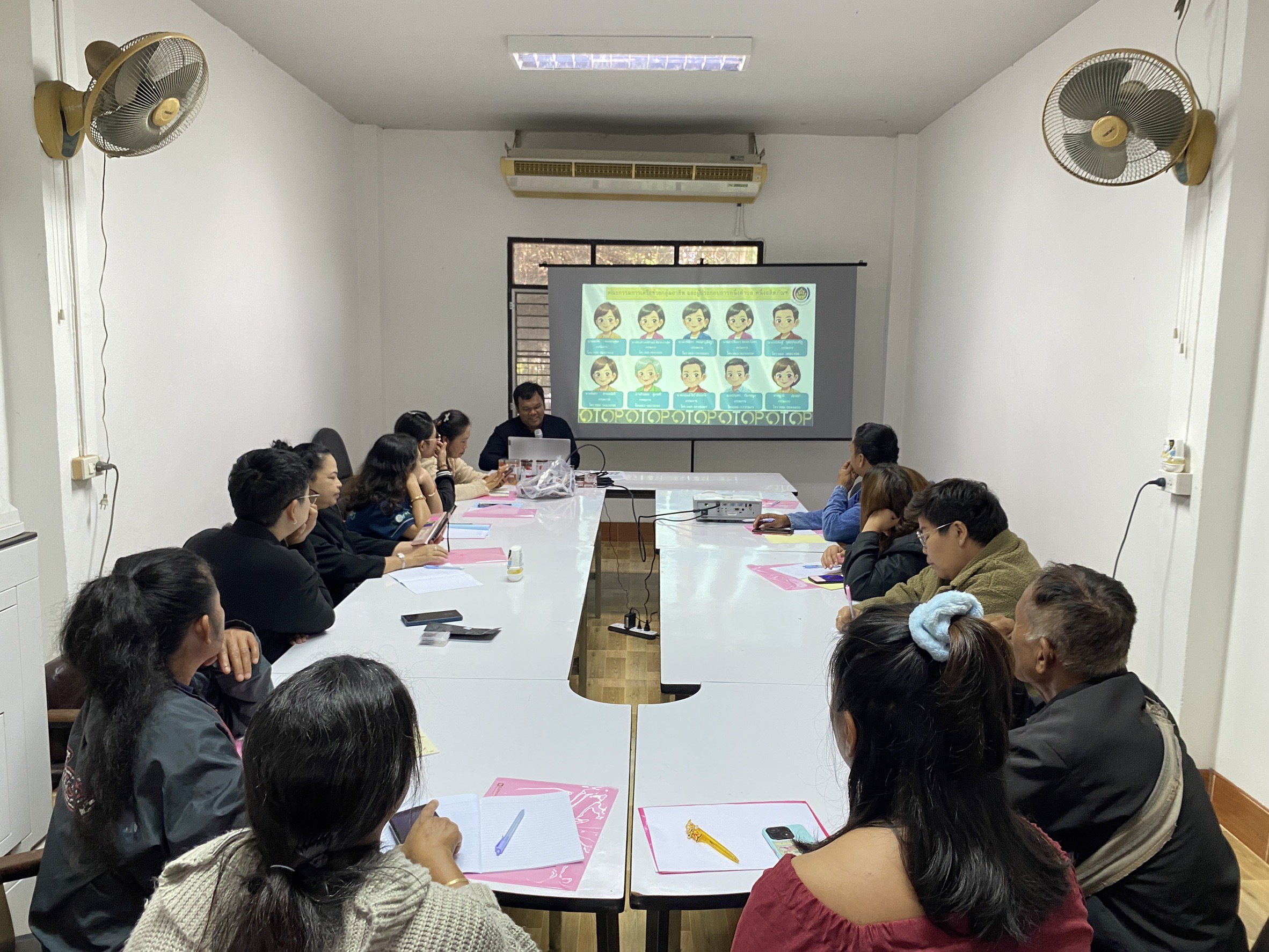 พช.ทองผาภูมิ จัดกิจกรรมพัฒนาศักยภาพเครือข่ายกลุ่มอาชีพและผู้ผลิต ผู้ประกอบการหนึ่งตำบลหนึ่งผลิตภัณฑ์ (OTOP) ระดับอำเภอ