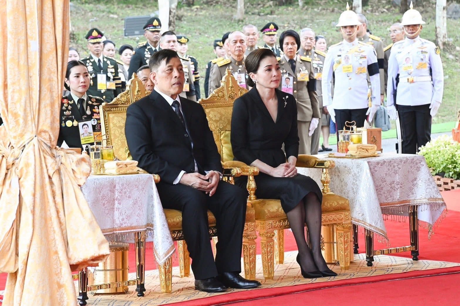 พช.ทองผาภูมิ ร่วมรับเสด็จพระบาทสมเด็จพระเจ้าอยู่หัว และสมเด็จพระนางเจ้าฯ พระบรมราชินี เสด็จพระราชดำเนินไปทรงเปิดสวนสุขภาพสราญจิต เฉลิมพระเกียรติ