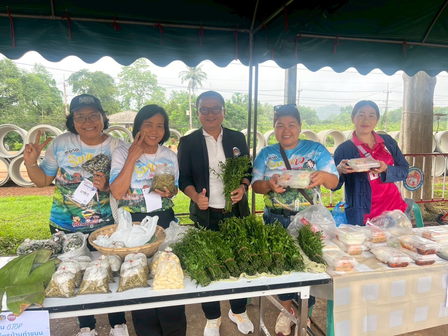 พช.ทองผาภูมิ ร่วมขับเคลื่อนกิจกรรม “ไทยช่วยไทย” สนับสนุนผู้ประกอบการชุมชนและสินค้า OTOP สร้างรายได้สู่ชุมชน
