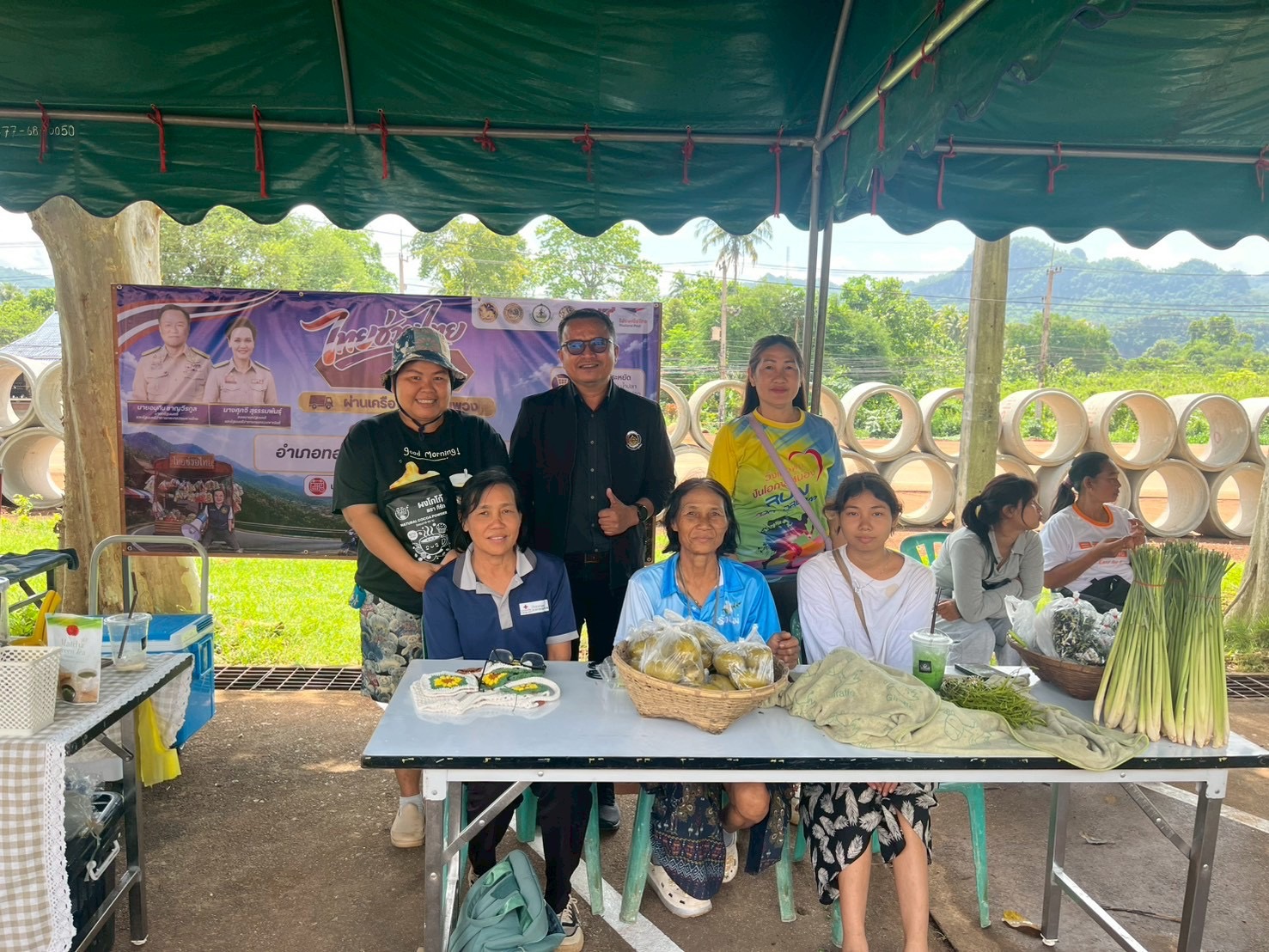 พช.ทองผาภูมิ ร่วมขับเคลื่อนกิจกรรม “ไทยช่วยไทย” สนับสนุนผู้ประกอบการชุมชนและสินค้า OTOP สร้างรายได้สู่ชุมชน