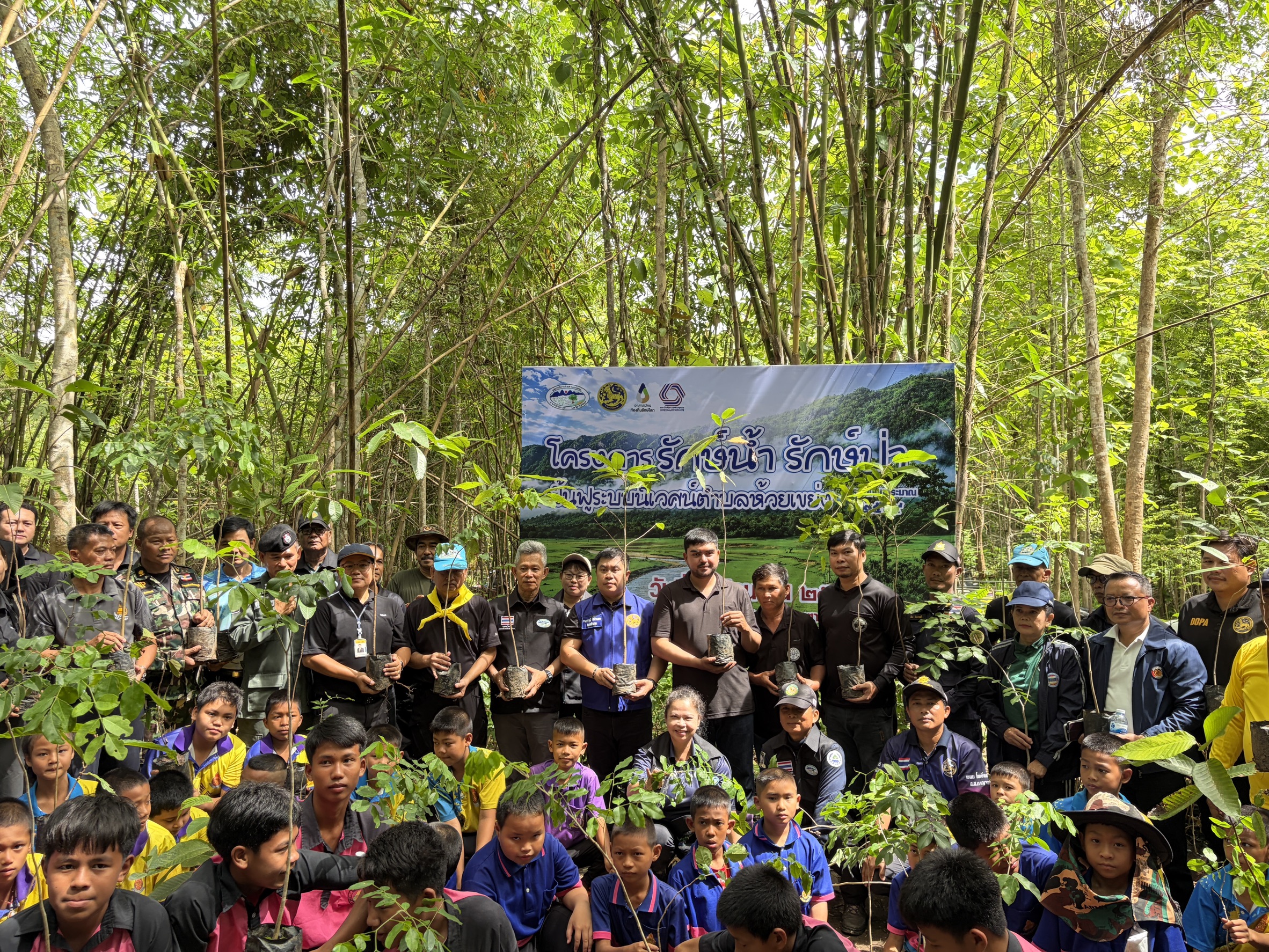 พช.ทองผาภูมิ ร่วมโครงการรักษ์น้ำ รักษ์ป่า ฟื้นฟูระบบนิเวศตำบลห้วยเขย่ง ประจำปีงบประมาณ พ.ศ. 2569 