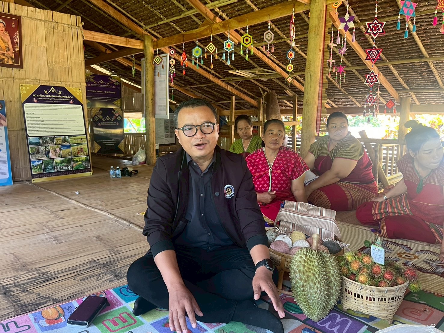  พช.ทองผาภูมิ ลงพื้นที่เยี่ยมชมศูนย์การเรียนรู้และกลุ่มวิสาหกิจชุมชนบ้านหนองบาง (OTOP) หนุนการขับเคลื่อนเศรษฐกิจฐานราก