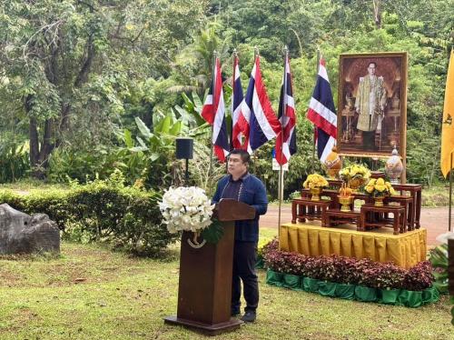 พช.ทองผาภูมิ เข้าร่วมกิจกรรมโครงการรวมพลังขับเคลื่อนศาสตร์พระราชา สืบสานงานของพ่อ ลงแขกสามัคคีสร้างฐาน 4 พอ