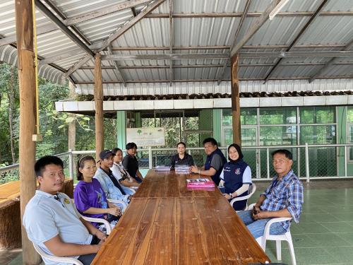 พช.ทองผาภูมิ ลงพื้นที่ติดตามงานทุนชุมชนและเตรียมความพร้อมการขับเคลื่อนพิธีแลกเงินพระราชทานขวัญถุง กองทุนแม่ของแผ่นดิน ประจำปี 2568